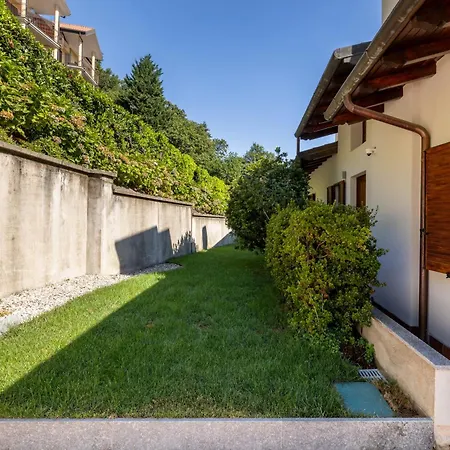 Design With View And Private Garden Hébergement de vacances *